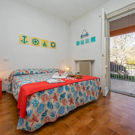 Sleeps 4 Pool Apartament