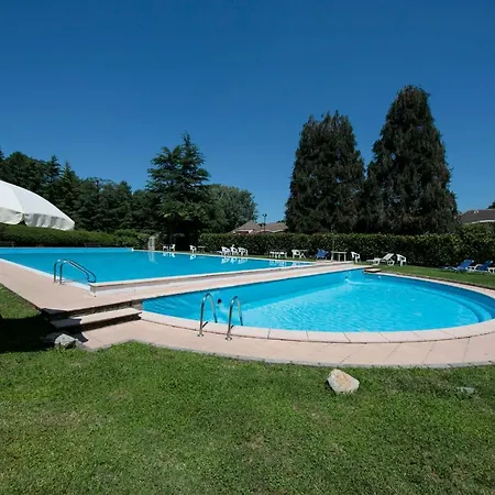 Sleeps 4 Pool * Испра