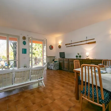 Apartman Sleeps 4 Pool Ispra