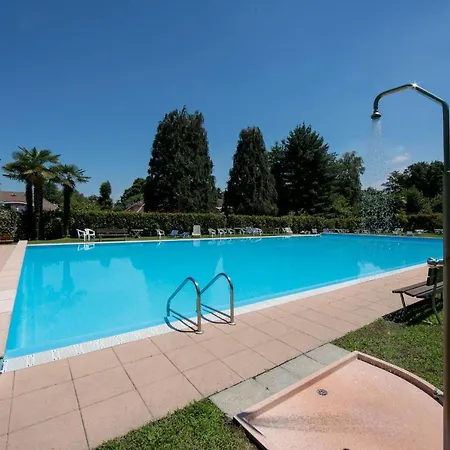 Sleeps 4 Pool Apartman Ispra