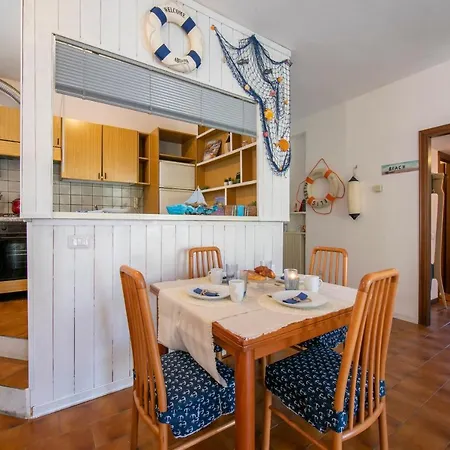 Sleeps 4 Pool Apartman Ispra